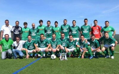 El Campo Lameiro recibe el trofeo de campeón